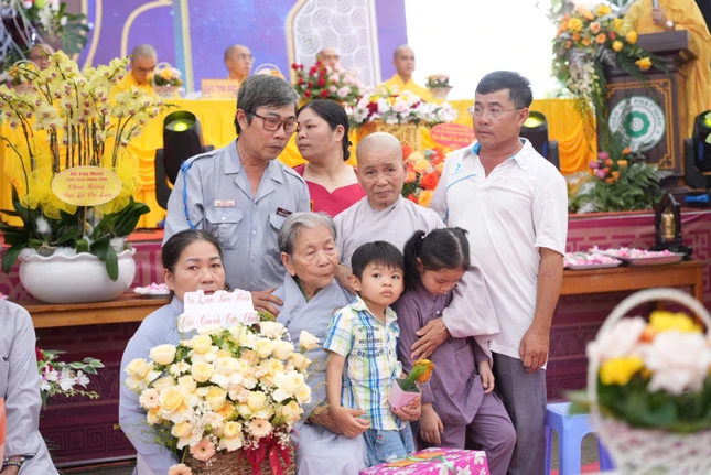 Bên gia đình ngày Vu lan - Báo hiếu