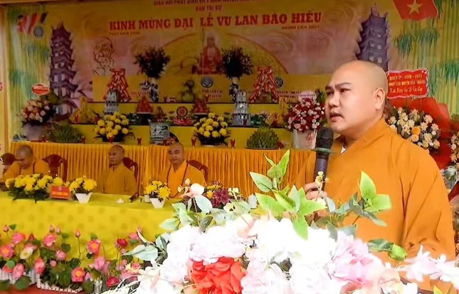 Tại buổi lễ, Đại đức Thích Chân Niệm, Phó ban Trị sự GHPGVN H.Bảo Thắng đọc ý nghĩa Đại lễ Vu lan