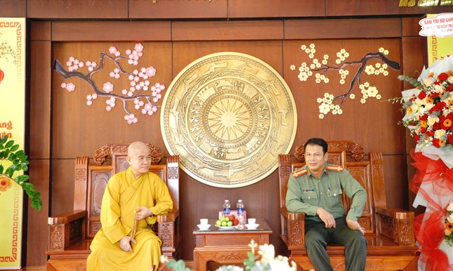 Thượng tọa Thích Quảng Hiền chúc mừng Ngày truyền thống Công an nhân dân