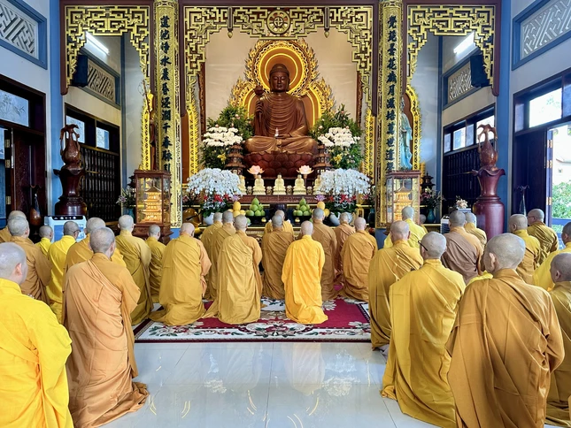 Chư Tăng TP.Vũng Tàu đảnh lễ Tam bảo