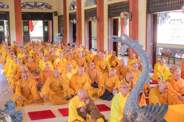 Chư Tăng tại lễ tác pháp Tự tứ, kết thúc khóa An cư kiết hạ