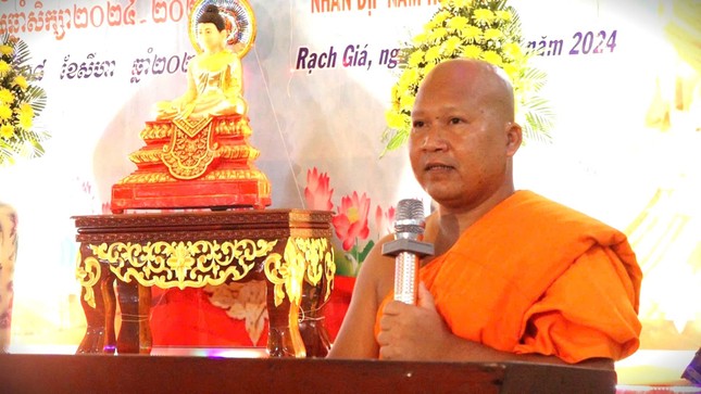 Đại đức Long Phi Yến phát biểu tại buổi lễ