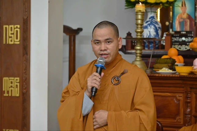 Thượng tọa Thích Thiện Thông ban đạo từ