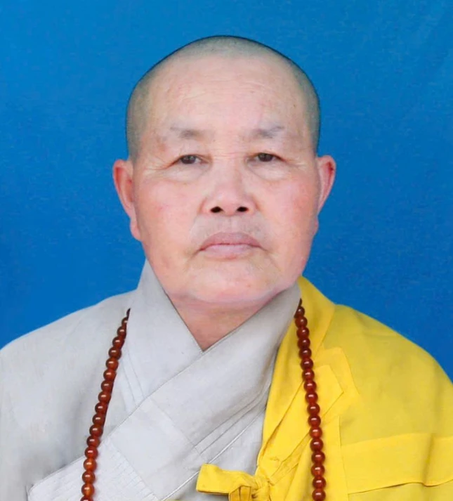 Chân dung Ni trưởng Thích Đàm Tuất