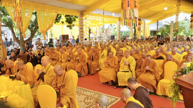 Chư tôn đức Thường trực Ban Trị sự Phật giáo tỉnh, Tăng Ni các cơ sở tự viện tham dự hộ niệm