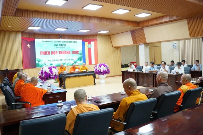 Quang cảnh buổi họp Quang cảnh buổi họp