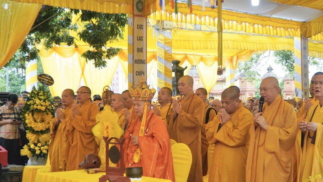 Chư tôn đức tưởng niệm Giác linh Ni trưởng Chư tôn đức tưởng niệm Giác linh Ni trưởng