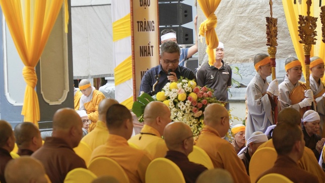 Ông Nguyễn Xuân Quyết cung tuyên tiểu sử Ni trưởng Ông Nguyễn Xuân Quyết cung tuyên tiểu sử Ni trưởng