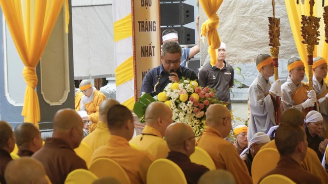 Ông Nguyễn Xuân Quyết cung tuyên tiểu sử Ni trưởng