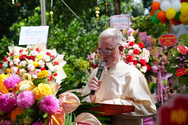 Cụ Nguyễn Văn Hào, Trưởng ban Khánh thiết báo cáo