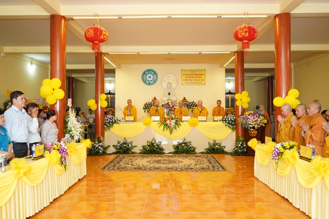 Quang cảnh buổi lễ công bố quyết định bổ nhiệm trụ trì chùa Tân Phước Quang cảnh buổi lễ công bố quyết định bổ nhiệm trụ trì chùa Tân Phước