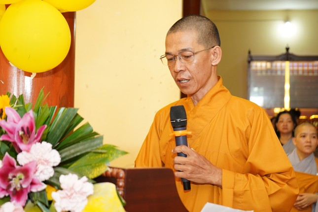 Thượng tọa Thích Minh Độ, Trưởng ban Tổ chức phát biểu khai mạc buổi lễ