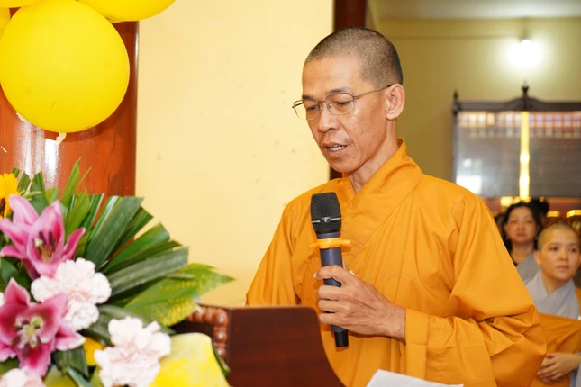 Thượng tọa Thích Minh Độ, Trưởng ban Tổ chức phát biểu khai mạc buổi lễ Thượng tọa Thích Minh Độ, Trưởng ban Tổ chức phát biểu khai mạc buổi lễ