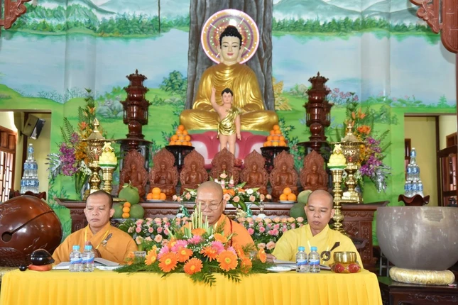 Chư tôn đức chứng minh khóa tu