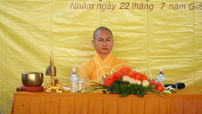 Thượng tọa Thích Bổn Nghĩa ban lời đạo từ và khuyến tấn tu sinh tu tập đến đạo tràng