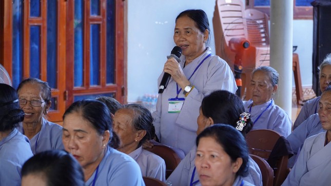 Các Phật tử nêu câu hỏi Phật pháp tại khóa tu Các Phật tử nêu câu hỏi Phật pháp tại khóa tu