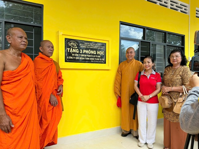 Đại đức Thích Minh Phú khánh thành 3 phòng học cho học sinh Khmer tỉnh Kiên Giang