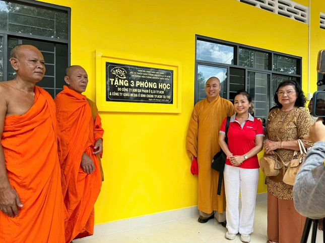 Đại đức Thích Minh Phú khánh thành 3 phòng học cho học sinh Khmer tỉnh Kiên Giang