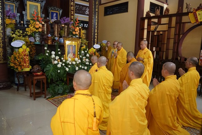 Môn đồ pháp quyến thành kính tưởng niệm