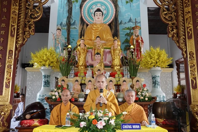 Hòa thượng Chứng minh ban đạo từ