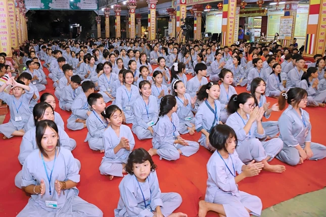 Gần 1.000 thanh thiếu niên Phật tử tham gia khóa tu Gần 1.000 thanh thiếu niên Phật tử tham gia khóa tu