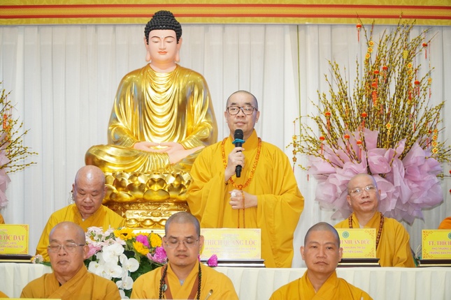 Thượng tọa Thích Quảng Lộc phát biểu tại buổi lễ