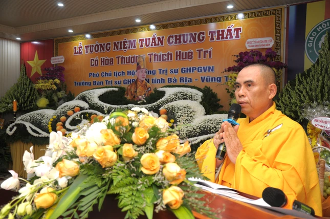 Thượng tọa Thích Nhuận Nghĩa cung tuyên tiểu sử Hòa thượng Thích Huệ Trí