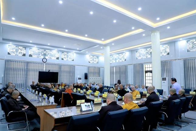 Quang cảnh buổi họp