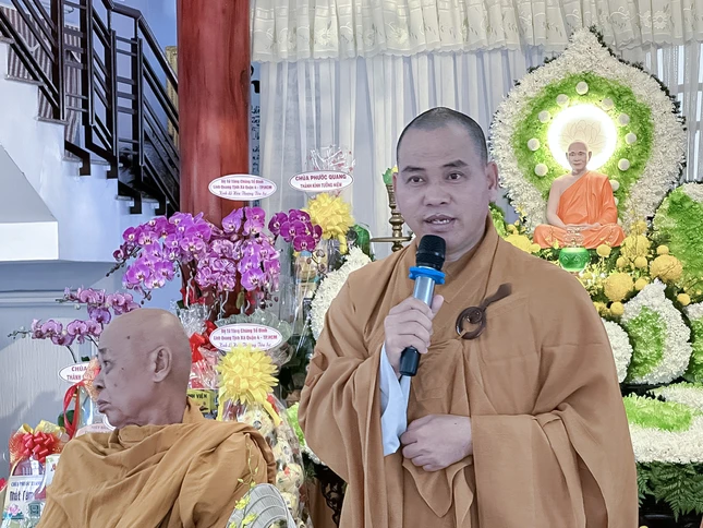 Thượng tọa Thích Thiện Thông đại lao chư vị chứng minh ban đạo từ Thượng tọa Thích Thiện Thông đại lao chư vị chứng minh ban đạo từ