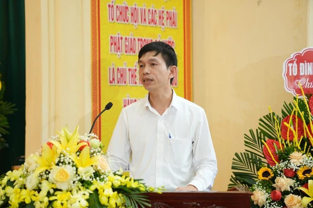 Ông Nguyễn Văn Khuê công bố quyết định của Chủ tịch UBND tỉnh Nam Định về việc chấp thuận sáp nhập tổ chức tôn giáo trực thuộc