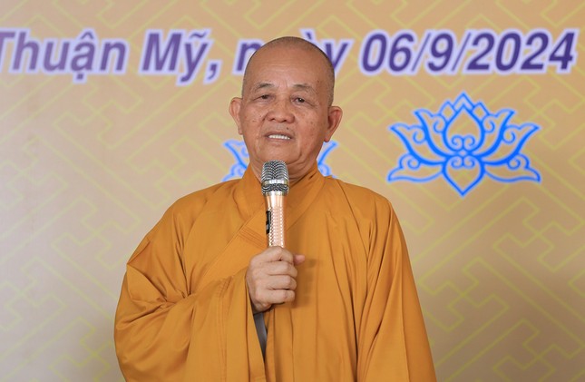 Hòa thượng Thích Minh Thiện ban đạo từ Hòa thượng Thích Minh Thiện ban đạo từ