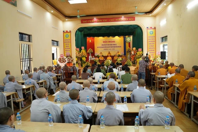 Quang cảnh hội nghị công bố quyết định nhân sự Ban Trị sự TP.Nam Định