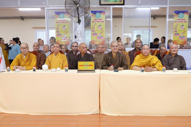 Chư tôn đức chứng minh