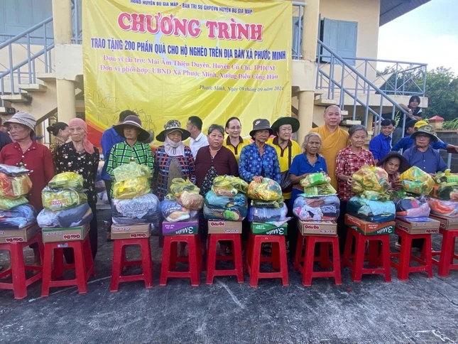 Mái ấm Thiện Duyên (H.Củ Chi, TP.HCM), Ban Trị sự Phật giáo H.Bù Gia Mập trao quà đến bà con Mái ấm Thiện Duyên (H.Củ Chi, TP.HCM), Ban Trị sự Phật giáo H.Bù Gia Mập trao quà đến bà con