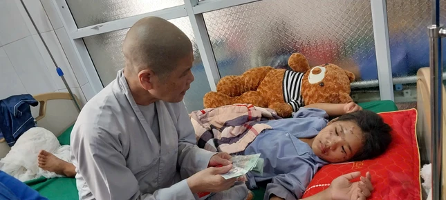 Hỗ trợ viện phí cho các cháu tại Bệnh viện Đa khoa Bảo Yên