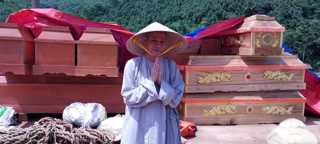 Những chiếc áo quan chuẩn bị cho người còn mất tích ở Làng Nủ, tỉnh Lào Cai