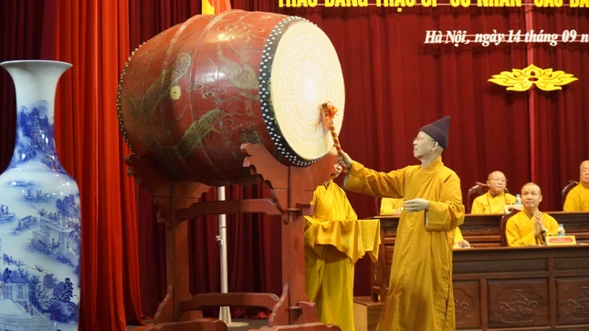 Hòa thượng Thích Thanh Quyết đánh trống khai giảng năm học mới 2024-2025 Hòa thượng Thích Thanh Quyết đánh trống khai giảng năm học mới 2024-2025