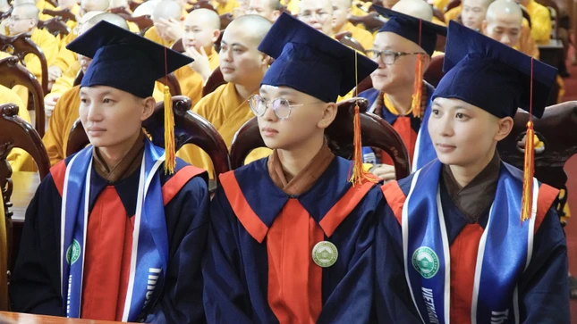 Ni sinh trong ngày tốt nghiệp Ni sinh trong ngày tốt nghiệp