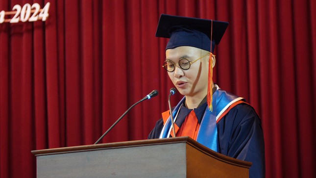 Đại đức Thích Minh Nhật dâng lên lời cảm niệm, tri ân