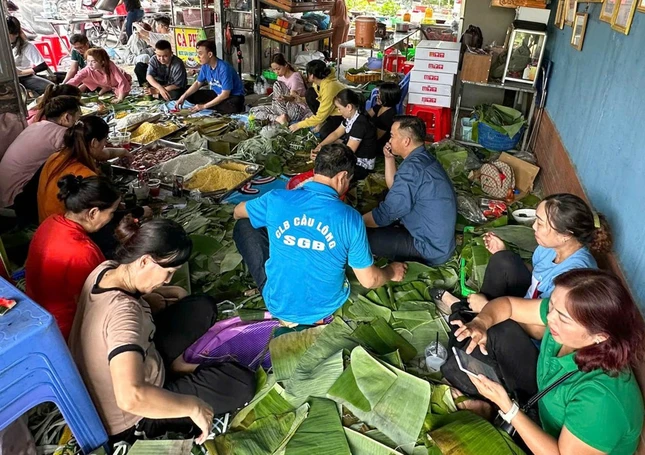 Các bạn cùng nhau chia sẻ công việc