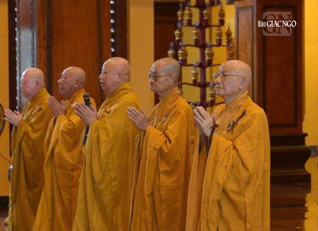 Chư vị giáo phẩm Hội đồng Chứng minh tại Lễ Bố-tát của chư Tăng GHPGVN TP.HCM