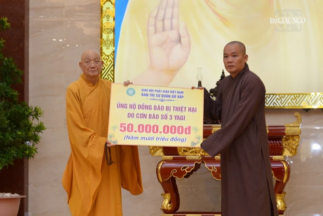 Ban Trị sự GHPGVN Q.Gò Vấp đóng góp quỹ cứu trợ của Ban Trị sự GHPGVN TP.HCM gửi đến đồng bào ảnh hưởng bão lũ lịt miền Bắc - Ảnh: Bảo Toàn Ban Trị sự GHPGVN Q.Gò Vấp đóng góp quỹ cứu trợ của Ban Trị sự GHPGVN TP.HCM gửi đến đồng bào ảnh hưởng bão lũ lịt miền Bắc - Ảnh: Bảo Toàn