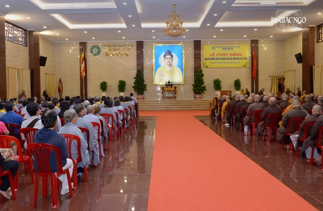 Lễ phát động ủng hộ đồng bào vũng bão lũ các tỉnh thành miền Bắc, do Ban Trị sự GHPGVN TP.HCM tổ chức tại Việt Nam Quốc Tự