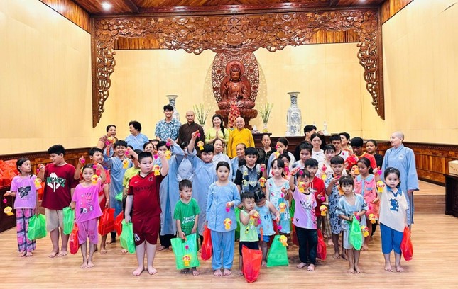 Các em có một mùa Trung thu tràn ngập niềm vui