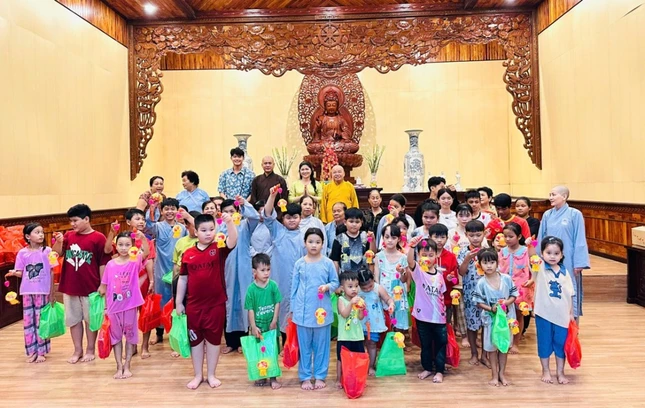 Các em có một mùa Trung thu tràn ngập niềm vui Các em có một mùa Trung thu tràn ngập niềm vui