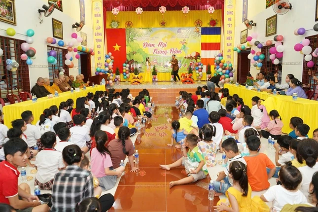 Chương trình Tết Trung thu cho các em thiếu nhi trên Cù lao Lợi Quan Chương trình Tết Trung thu cho các em thiếu nhi trên Cù lao Lợi Quan