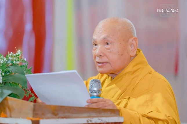 Thay mặt Hội đồng Chứng minh, Hội đồng Trị sự, Trưởng lão Hòa thượng Thích Thiện Nhơn có lời tưởng niệm Giác linh Trưởng lão Hòa thượng Dương Nhơn