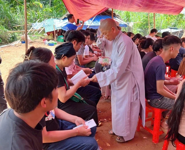 Chia sẻ đến bà con tại 9 thôn thuộc H.Bát Sát