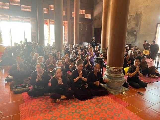 Phật tử đạo tràng chùa Thắng Phúc tham gia cầu nguyện Phật tử đạo tràng chùa Thắng Phúc tham gia cầu nguyện