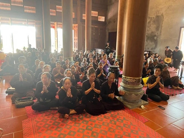 Phật tử đạo tràng chùa Thắng Phúc tham gia cầu nguyện Phật tử đạo tràng chùa Thắng Phúc tham gia cầu nguyện